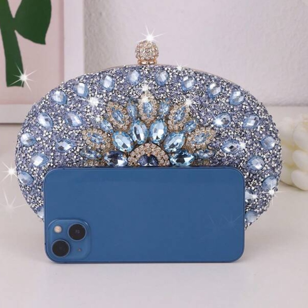 💎 Jewel Encrusted Purse 💎 - Picture 3 of 8